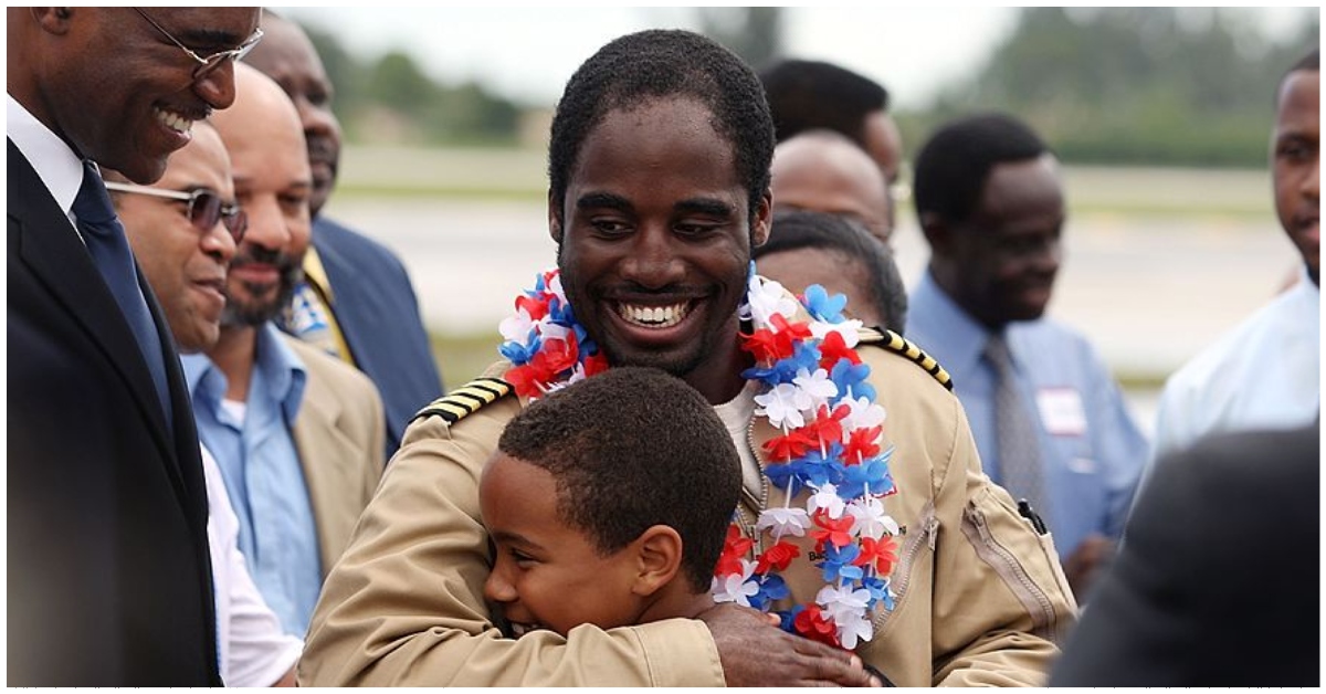 Captain Barrington Irving The First Black Pilot To Fly Solo Around The World Establishes Aviation Training School To Improve Diversity In The Industry