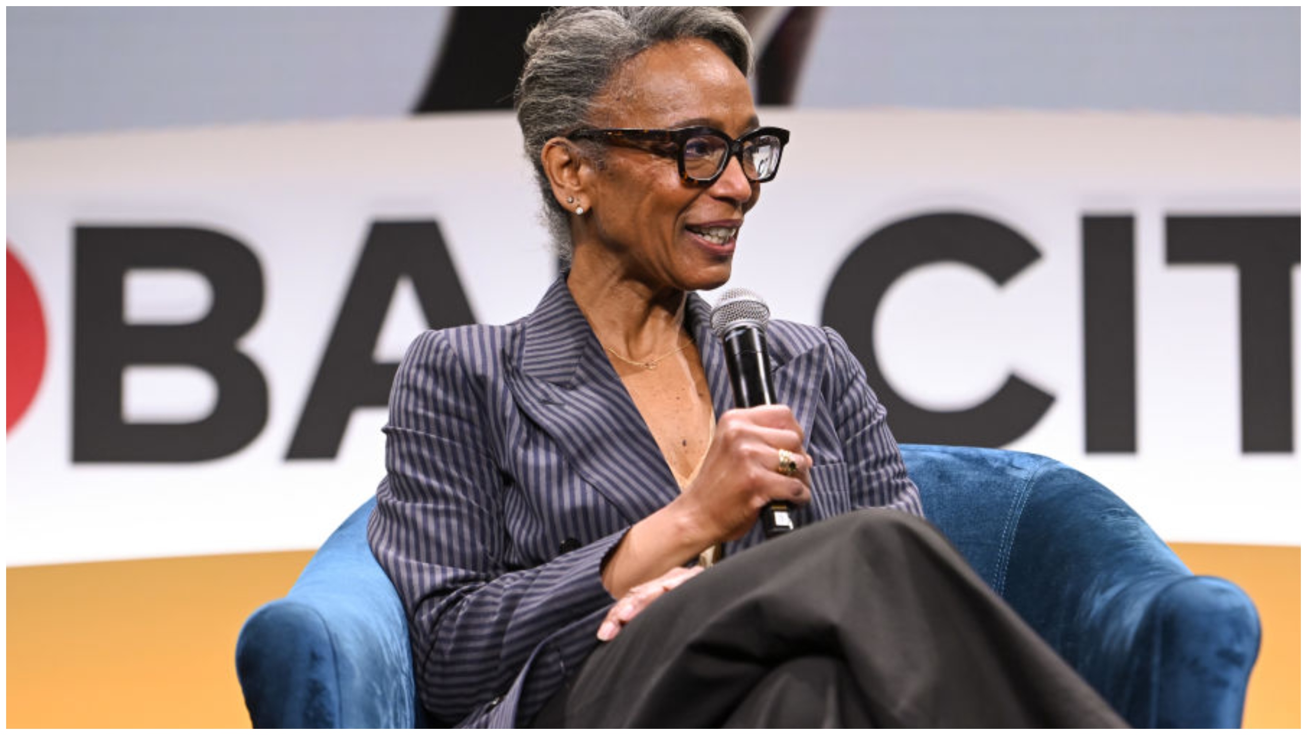 Meet The Former Wash Post Fashion Editor, Robin Givhan Who Became The First Journalist To Win A Pulitzer Prize For Fashion Criticism