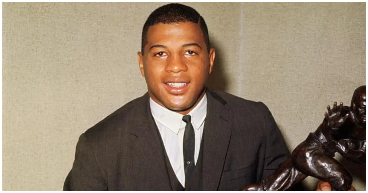 How Ernie Davis Became the First Black Player to Win the Heisman Trophy in 1961, Making Sports History